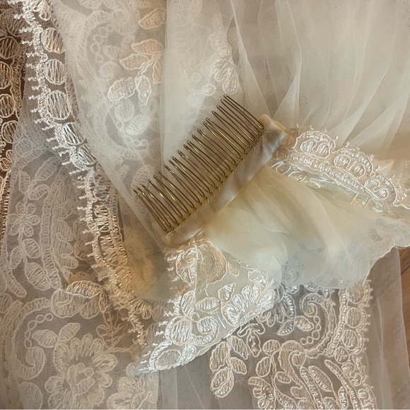 Stunning ivory lace cathedral bridal veil - Picture 8 of 9